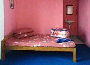 Standard double bed