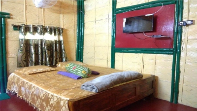 Tree House (Double Bed)