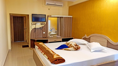 AC Deluxe Double Bed