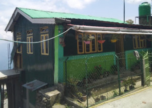 Bloomadle Homestay in Dawaipani