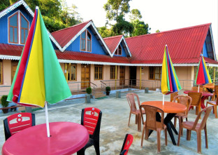 Pine Tree Homestay in Sittong