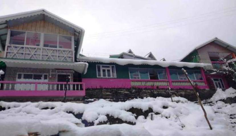 Mukhia Homestay Zuluk Snowfall